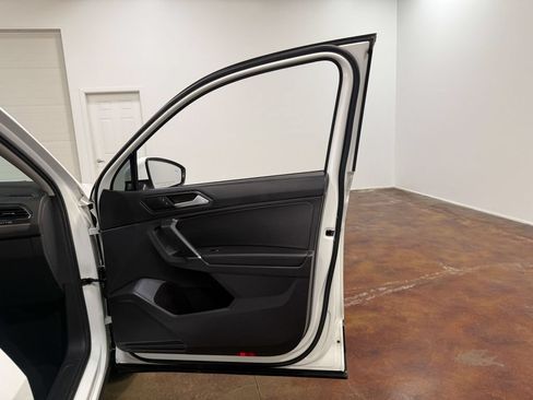 Used 2018 Volkswagen Tiguan SE w/ Panoramic Sunroof Package AWD/4WD image 59