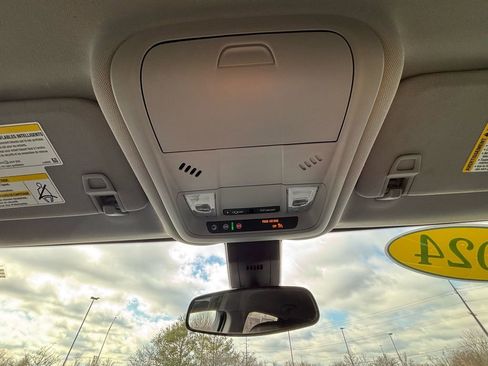 Used 2024 Chevrolet Equinox LT image 35