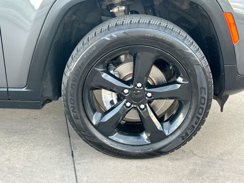 Used 2024 Jeep Grand Cherokee Altitude AWD/4WD image 10