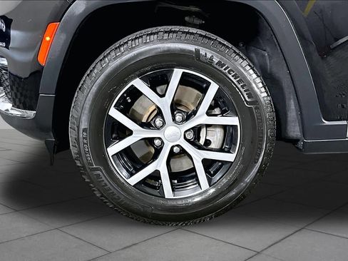 Used 2023 Jeep Grand Cherokee L Limited RWD image 10