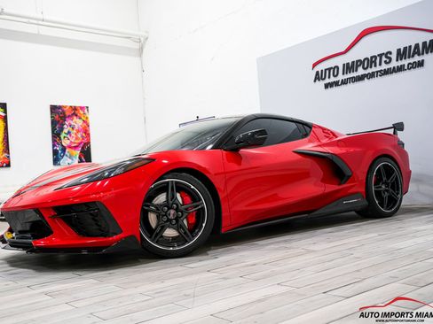 Used 2021 Chevrolet Corvette Stingray Coupe w/ Z51 Performance Package RWD image 4