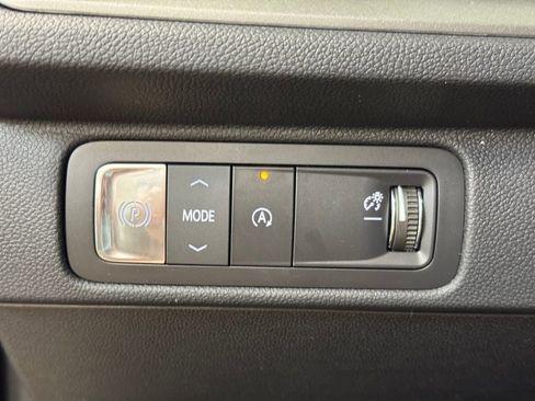 New 2026 Chevrolet Traverse LT w/ Sun and Wheel Package FWD image 31