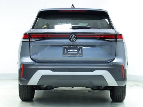 Used 2025 Volkswagen Tiguan S image 7