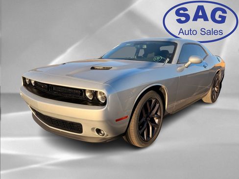 Used 2020 Dodge Challenger SXT w/ Driver Convenience Group image 5