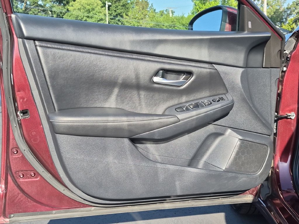 Used 2025 Nissan Sentra SV FWD image 12