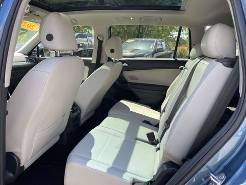 Used 2020 Volkswagen Tiguan SEL FWD image 3