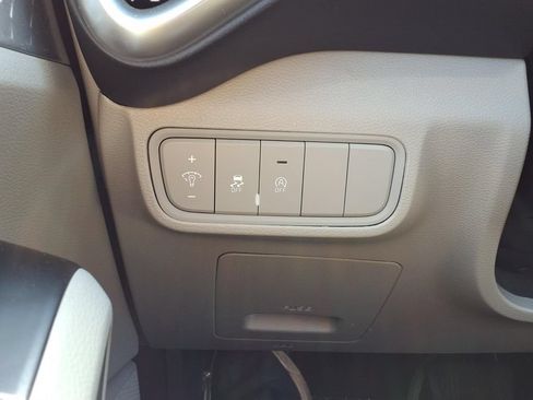 Used 2025 Kia Soul LX w/ LX Technology Package FWD image 28