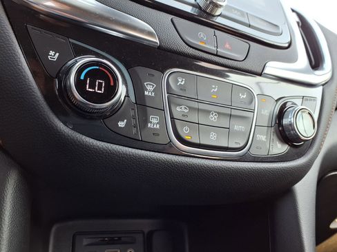 Used 2022 Chevrolet Equinox Premier image 6