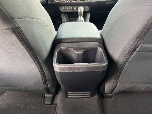 Used 2022 Toyota Tacoma TRD Off-Road w/ Technology Package AWD/4WD image 15