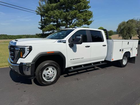 Used 2025 GMC Sierra 3500 Pro w/ Convenience Package AWD/4WD image 2