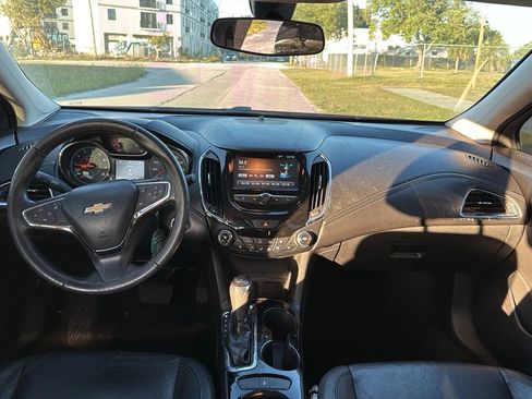 Used 2017 Chevrolet Cruze Premier FWD image 8