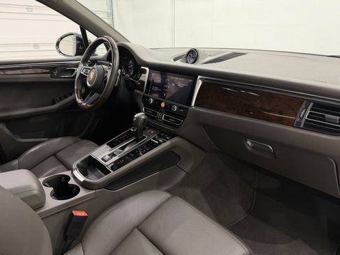 Certified 2025 Porsche Macan image 24
