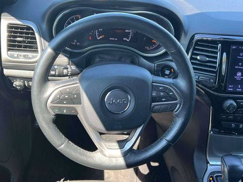 Used 2019 Jeep Grand Cherokee Altitude AWD/4WD image 18