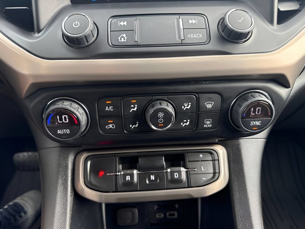 Used 2021 GMC Acadia Denali w/ Denali Technology Package FWD image 12