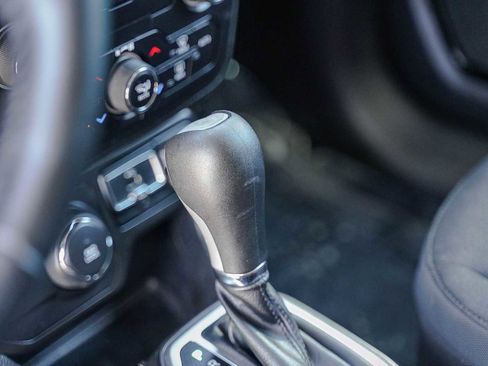 Used 2020 Jeep Renegade Altitude image 18