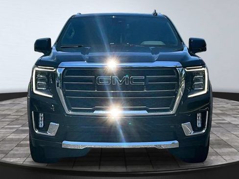 Used 2023 GMC Yukon SLT w/ SLT Premium Package AWD/4WD image 2
