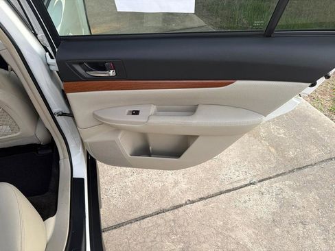 Used 2013 Subaru Outback 2.5i Limited w/ Moonroof Pkg image 32