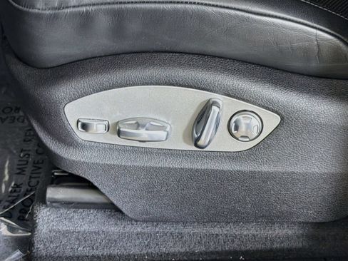 Used 2025 Porsche Macan AWD/4WD image 24