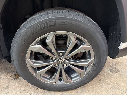 Used 2022 Toyota RAV4 XLE Premium AWD/4WD image 7