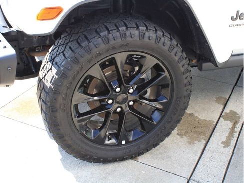 Certified 2023 Jeep Gladiator Overland AWD/4WD image 38