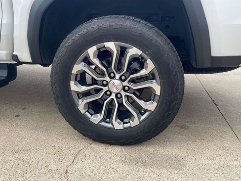 Used 2024 GMC Canyon Denali AWD/4WD image 5