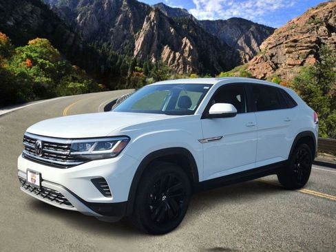 Used 2023 Volkswagen Atlas Cross Sport SE w/ Black Wheel Package image 5