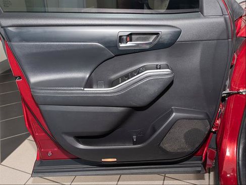 Used 2022 Toyota Highlander XSE AWD/4WD image 10