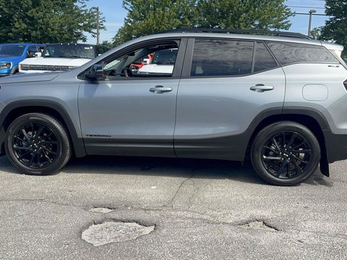 Used 2023 GMC Terrain SLE w/ Driver Convenience Package AWD/4WD image 4