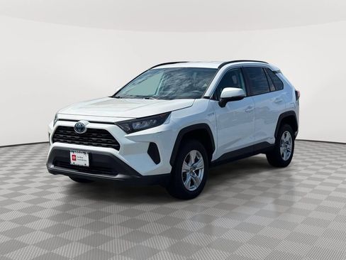 Used 2021 Toyota RAV4 LE AWD/4WD image 3