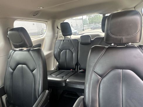 Used 2023 Chrysler Pacifica Touring-L FWD image 26