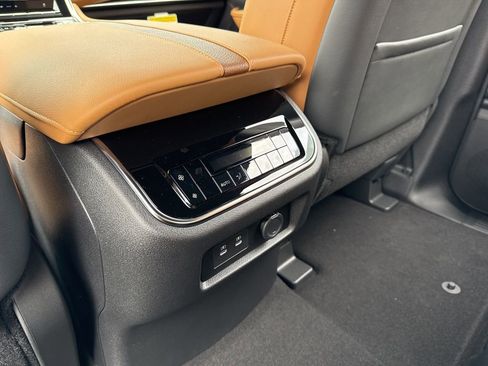 New 2026 Nissan Armada SL w/ Captain's Chari Seat Package image 19