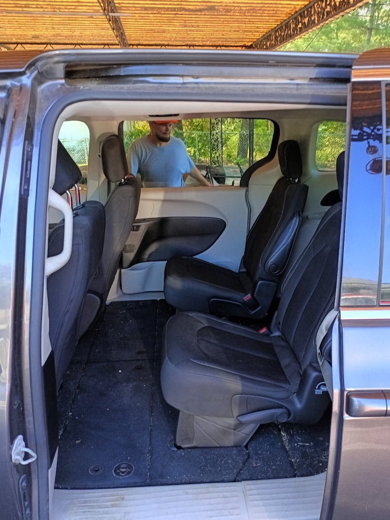 Used 2023 Chrysler Voyager LX FWD image 17