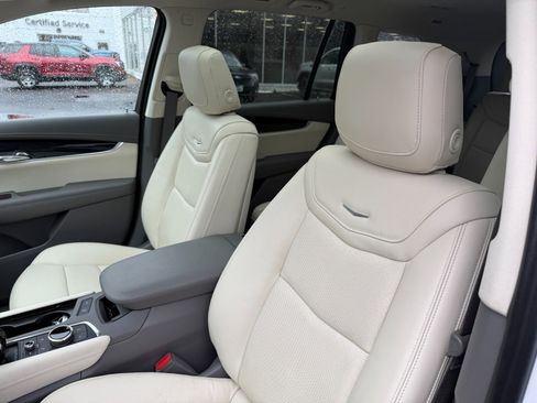Used 2024 Cadillac XT6 Premium Luxury image 14