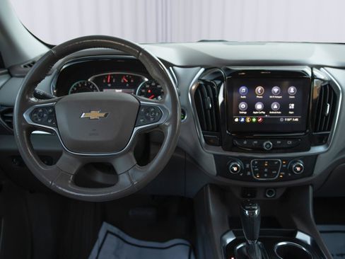 Used 2020 Chevrolet Traverse LT w/ Driver Confidence II Package image 3