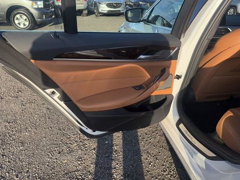 Used 2017 BMW 540i xDrive image 34