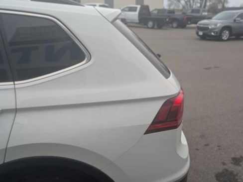 Used 2018 Volkswagen Tiguan SE w/ 3rd Row Seat Package image 6