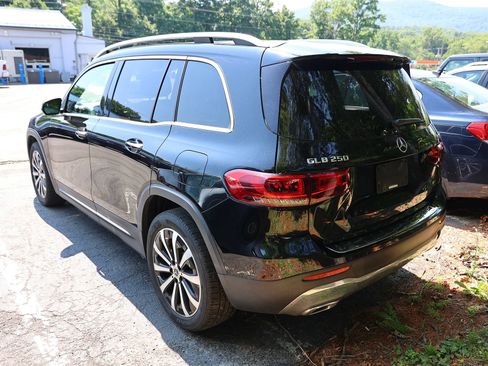 Used 2021 Mercedes-Benz GLB 250 4MATIC image 4