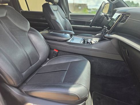 Used 2024 Jeep Wagoneer Series II w/ Flexible Seating Group RWD image 10