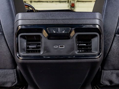 Used 2024 GMC Sierra 1500 AT4 w/ Technology Package AWD/4WD image 32