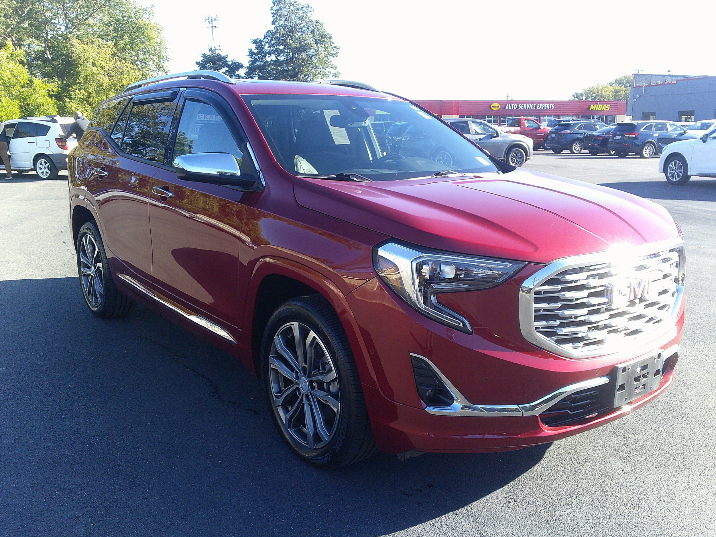 Used 2020 GMC Terrain Denali w/ Denali Premium Package AWD/4WD image 4