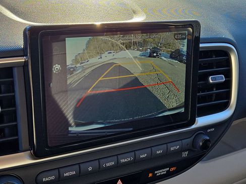 Certified 2025 Hyundai Venue Limited image 21