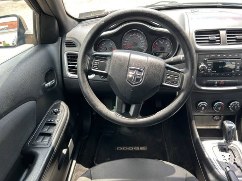 Used 2014 Dodge Avenger SE FWD image 30