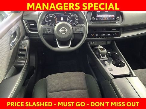 Used 2023 Nissan Rogue SV image 12