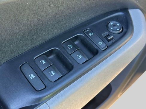 Certified 2023 Hyundai Venue SEL image 19