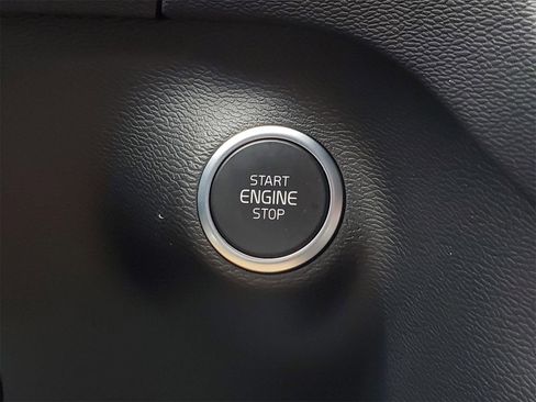 Used 2023 Volvo XC40 B5 Plus w/ Protection Package Premier image 34