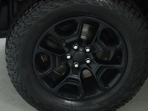 Used 2019 Jeep Cherokee Trailhawk w/ Cold Weather Group AWD/4WD image 12