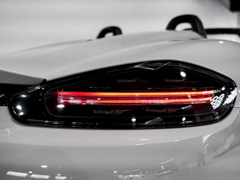 Used 2022 Porsche 718 Boxster Spyder RWD image 34