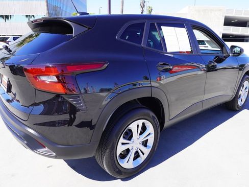 Used 2025 Chevrolet Trax LS image 7