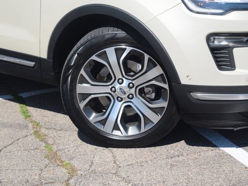 Used 2018 Ford Explorer Platinum image 33