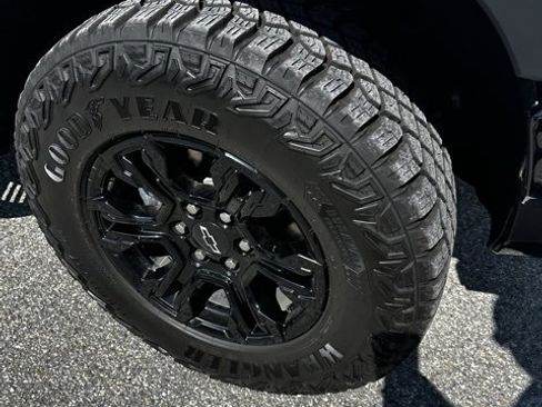 Used 2025 Chevrolet Silverado 1500 ZR2 w/ Technology Package image 11